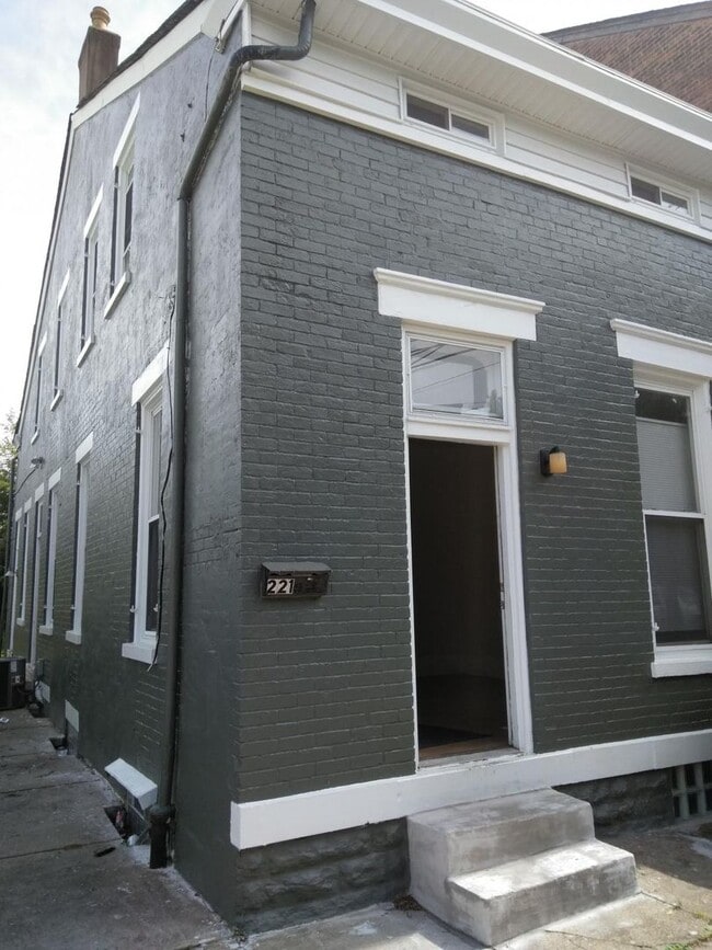 Building Photo - 221 E 12th St