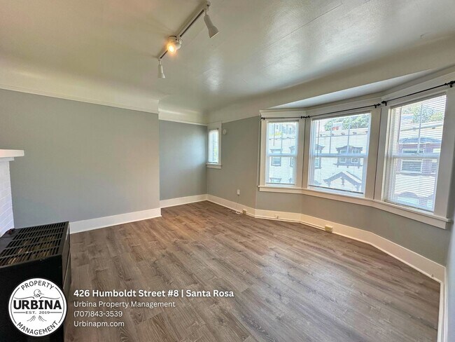Building Photo - 1-Bedroom Apartment with Vintage Charm Nea...