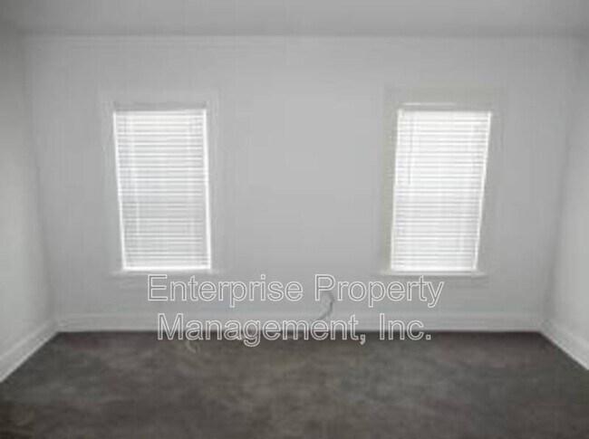 Foto del edificio - 2360 Forest Ave