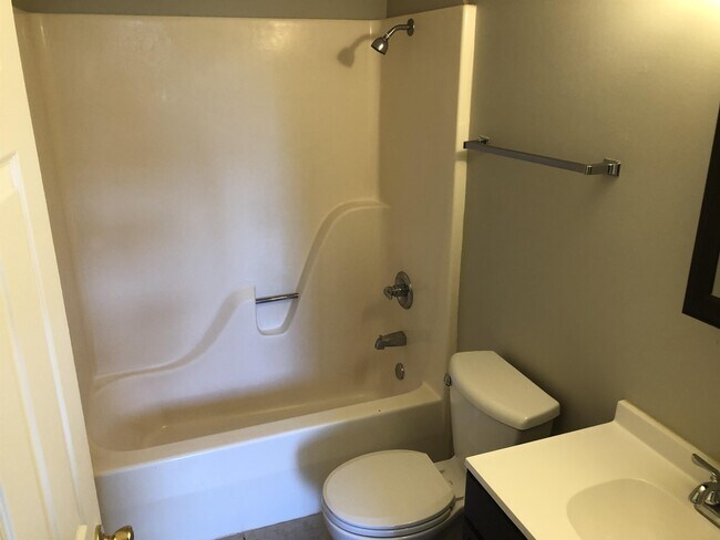 Building Photo - 125 Pemberton Ave