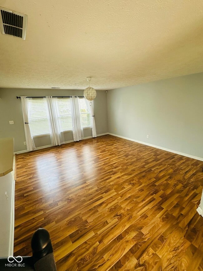 Foto del edificio - 6932 Thousand Oaks Ln