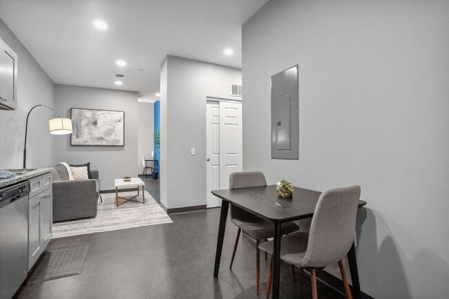 Building Photo - 800 Penn Ave