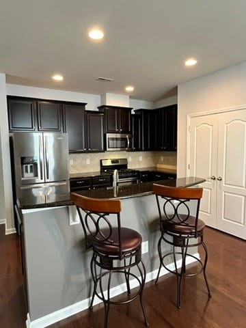 Foto del edificio - 7043 Woodsbay Lane