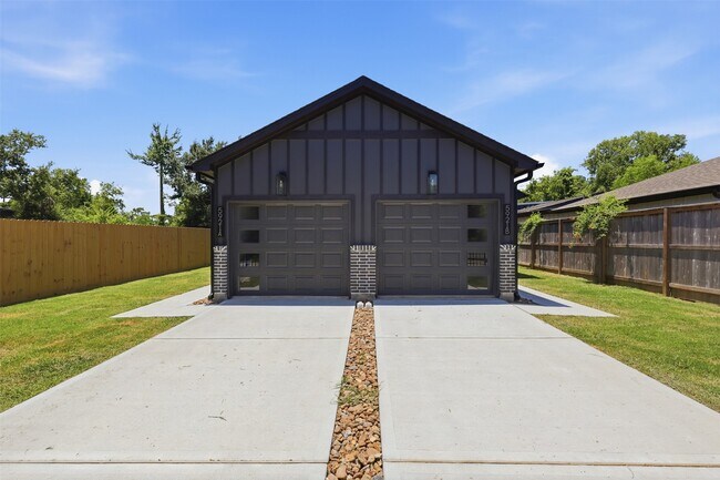 Foto del edificio - 5921 Mountwood St