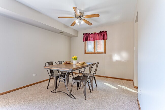 Foto del edificio - 821 Oakton St