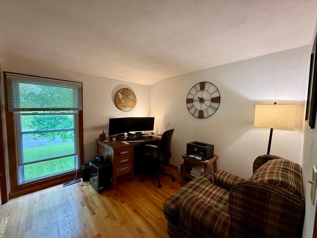 Foto del edificio - 3148 Benham Ave