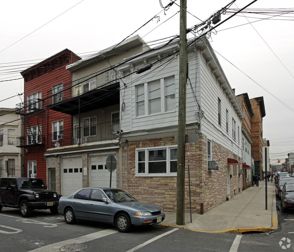 Primary Photo - 543 27th St