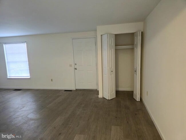 Building Photo - 82 Ewing Dr