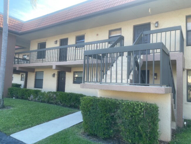 Foto del edificio - 21904 Lake Forest Cir