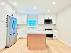 Building Photo - 5602-5604 Verdura Ave