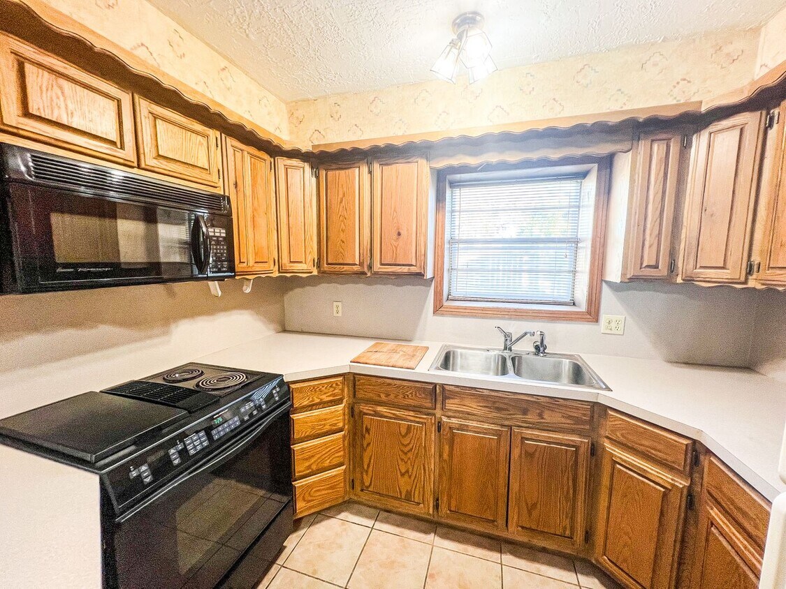 Foto principal - Spacious 1BR Apt. with Covered Parking