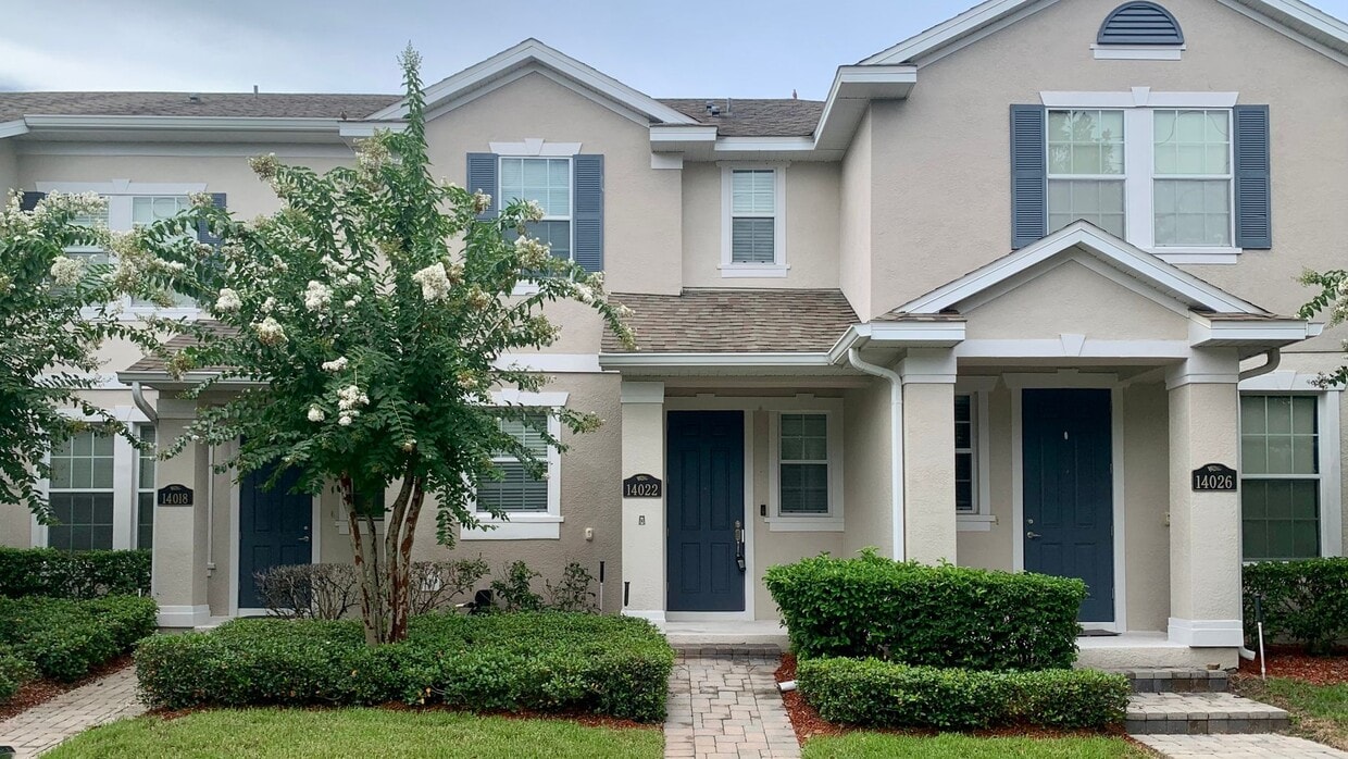 Foto principal - 2 Bedroom, 2.5 Bath Townhome in Winter Gar...