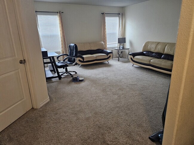 Foto del edificio - 2713 Montague County Dr