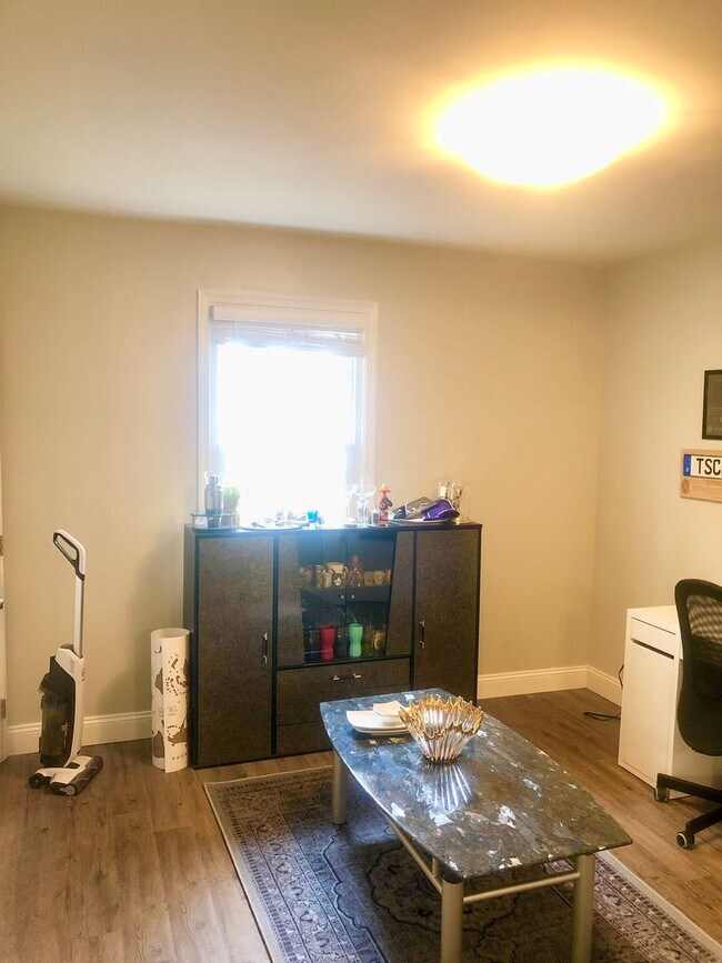 Building Photo - Gorgeous 4 Bedroom SFH in Glen Burnie!