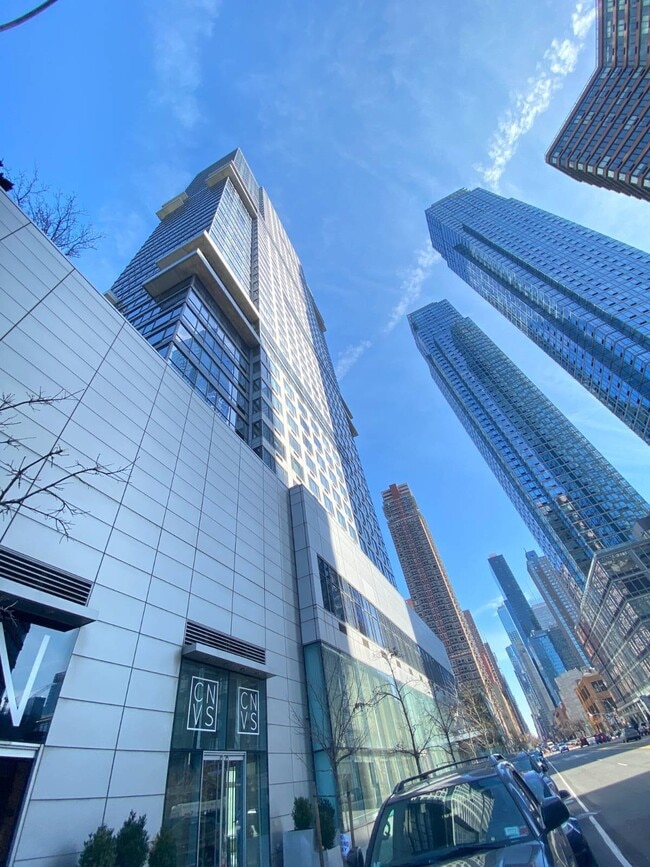 Building Photo - 635 W 42nd St