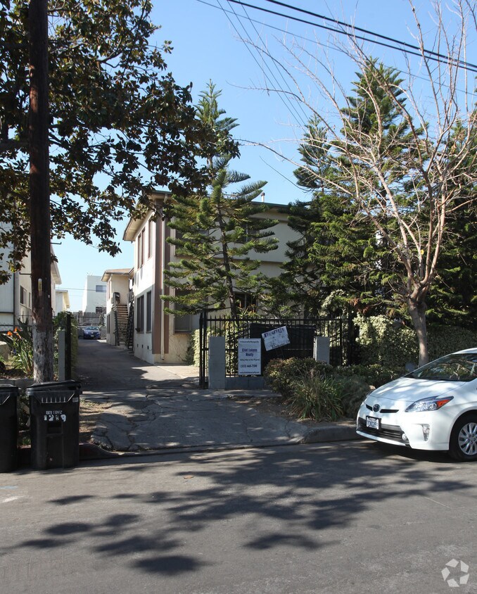 Primary Photo - 1233 N Ardmore Ave