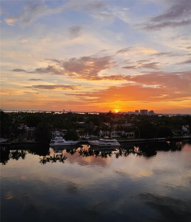 Foto del edificio - 5750 Collins Ave