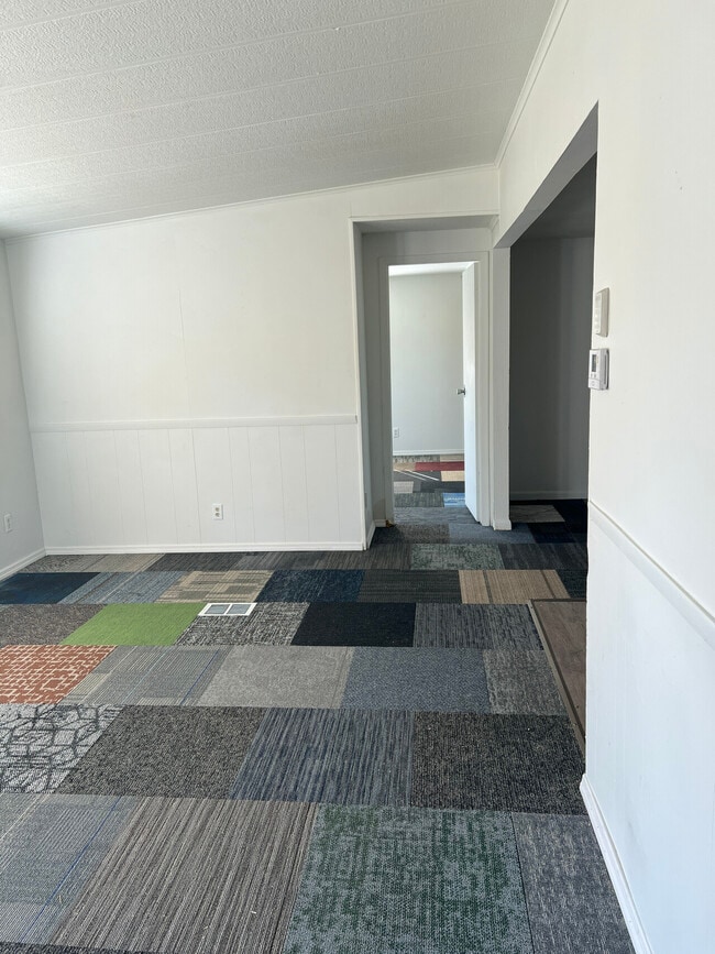 Building Photo - 2063 Laurel Ln