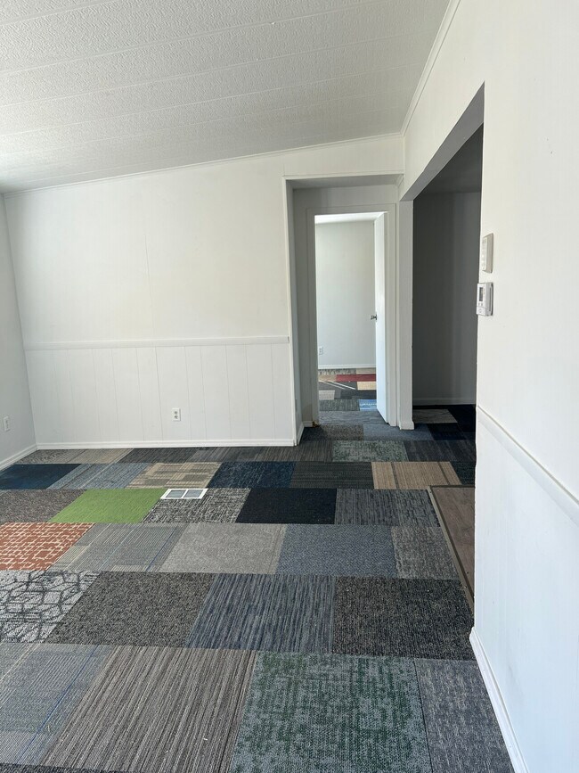 Foto del edificio - 2063 Laurel Ln