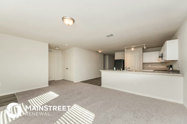 Building Photo - 230 Hyacinth Ct