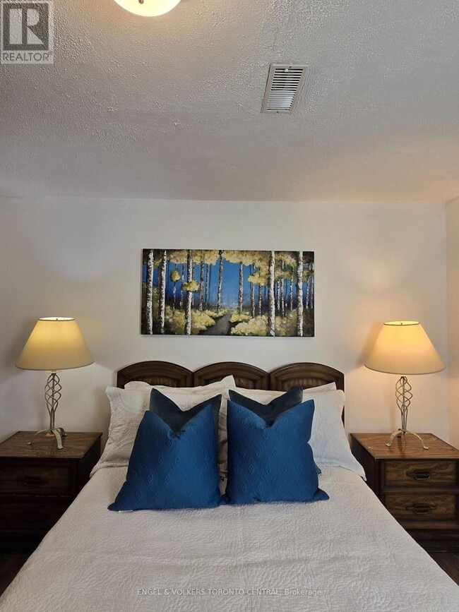 Building Photo - 9 Shademaster Ct