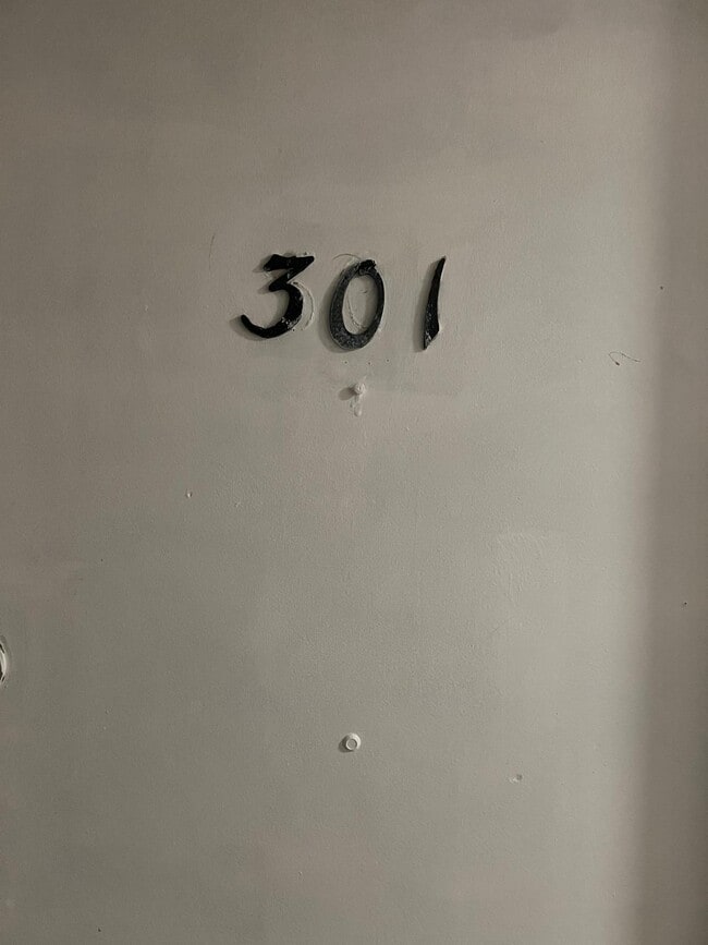 Building Photo - 2448 Carling Ave