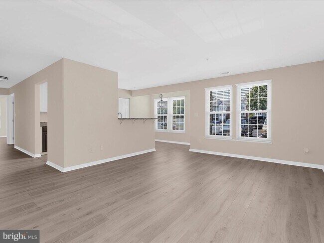 Foto del edificio - Ground Level Condo in Piney Orchard -Odenton