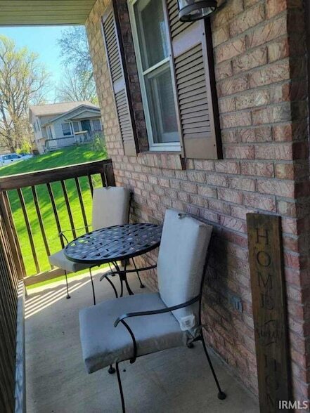 Foto del edificio - 613 Pines Ln