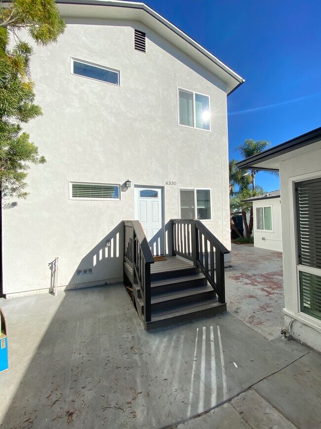 Building Photo - 4BD/2BA on Montezuma!