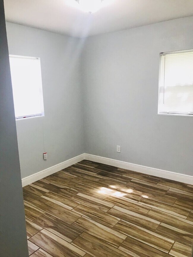 Building Photo - Nicely finished 3/1-  move in by 10/1 and ...