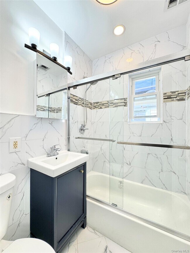 Foto del edificio - 43-15 156th St