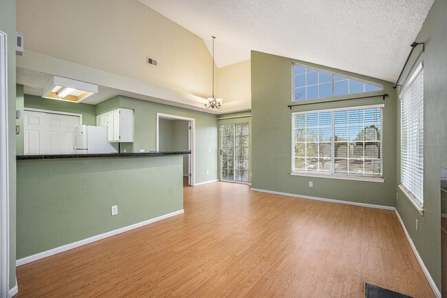 Building Photo - Great 2 Bedroom 1 Bathroom in Aurora!