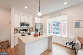 Building Photo - 2101 Washington Ave