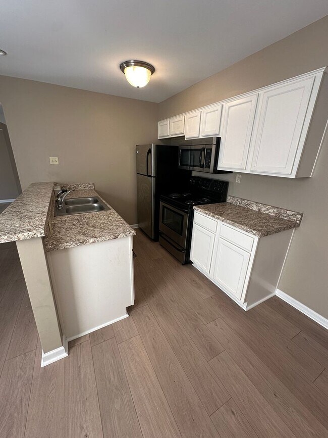 Foto del edificio - 2BD/1.5BA Townhouse located on the Germantown/Memphis Line!