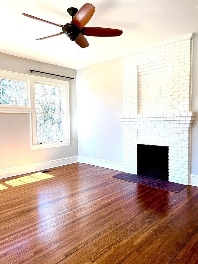 Building Photo - Historic Downtown Hendersonville! Beautifully restored 3 bedroom 2 bath home for rent