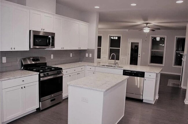 Building Photo - 5023 Garrett Ct