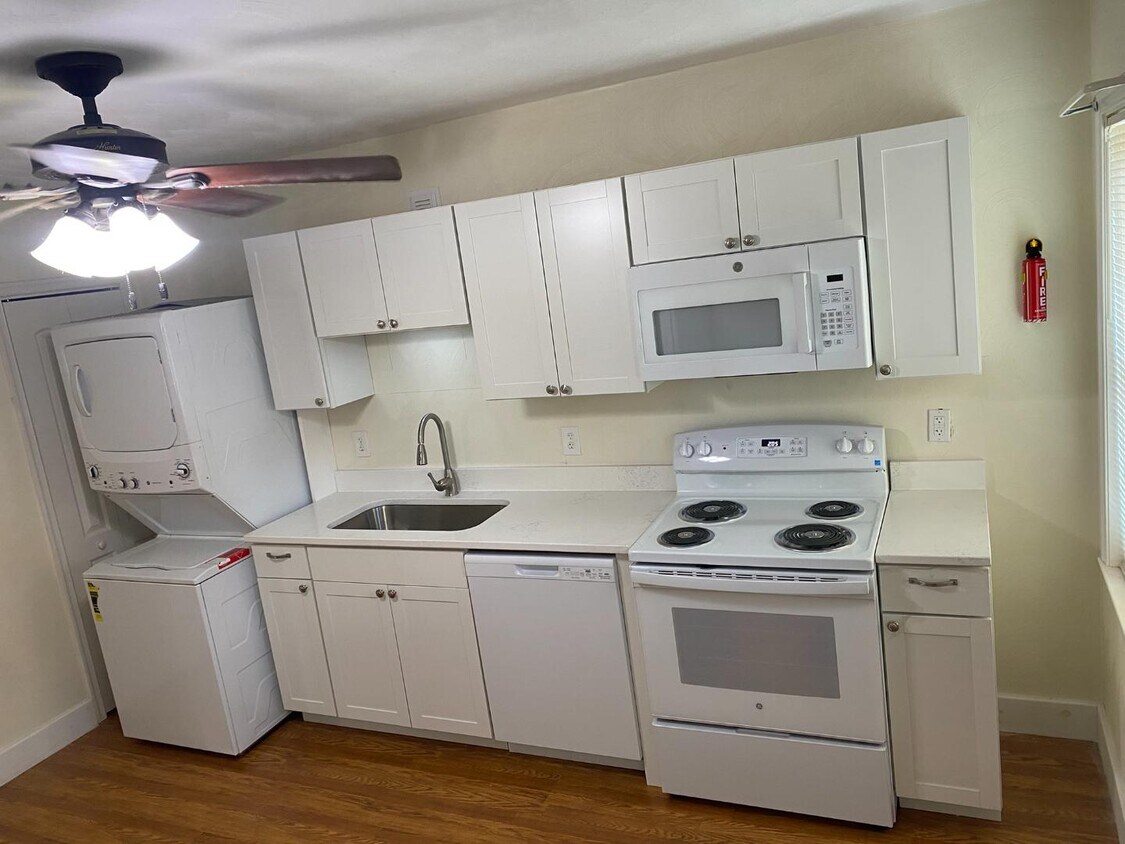 Foto principal - 120 Bellamy Ave