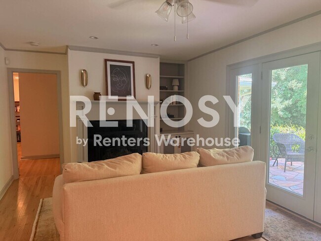 Building Photo - 1543 Knob Hill Dr NE
