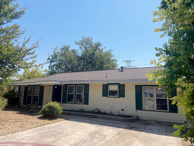 Building Photo - 454 Anton Dr