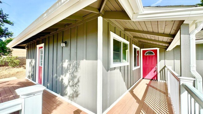 Building Photo - Beautifully Remodeled Home, Spacious & Lar...