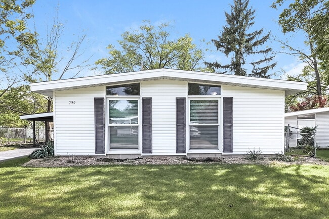 Building Photo - 790 Pebble Ln