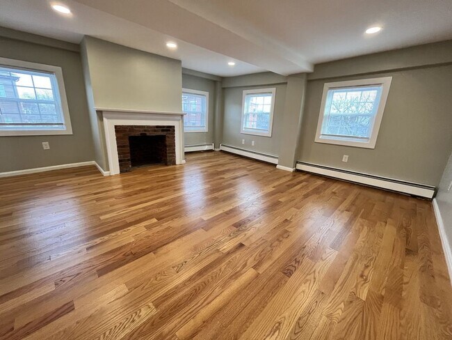 Livingroom - 84 Cabot St