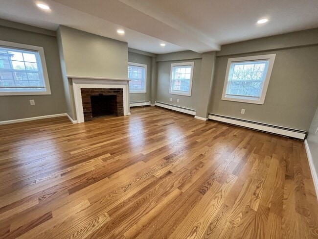 Livingroom - 84 Cabot St