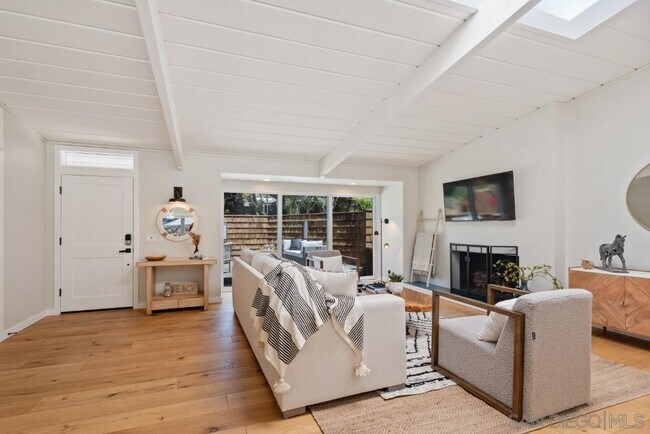 Building Photo - 435 Zuni Dr