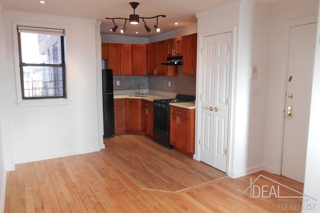 Building Photo - 725 4th Avenue #R1RR