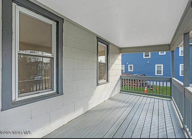 Building Photo - 1327 10th Ave