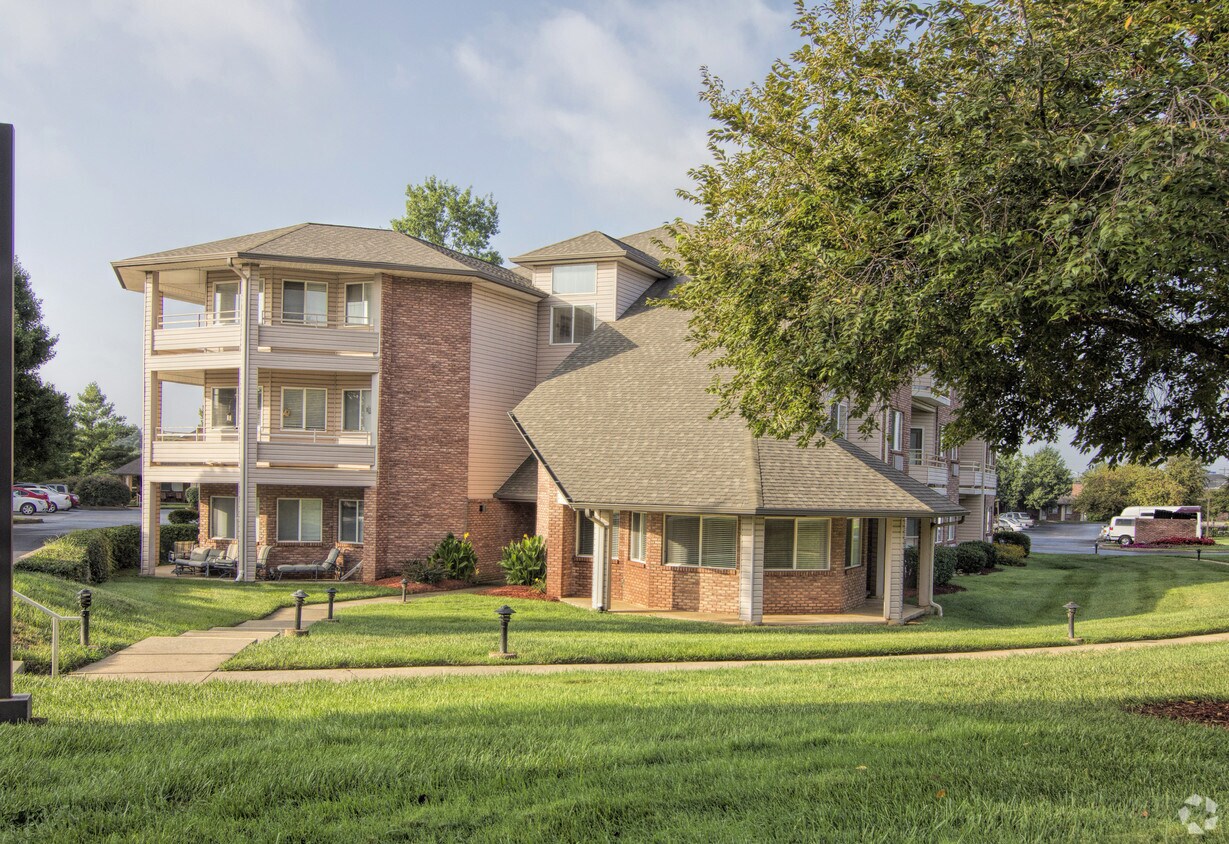 Uffelman Estates Apartments in Clarksville, TN