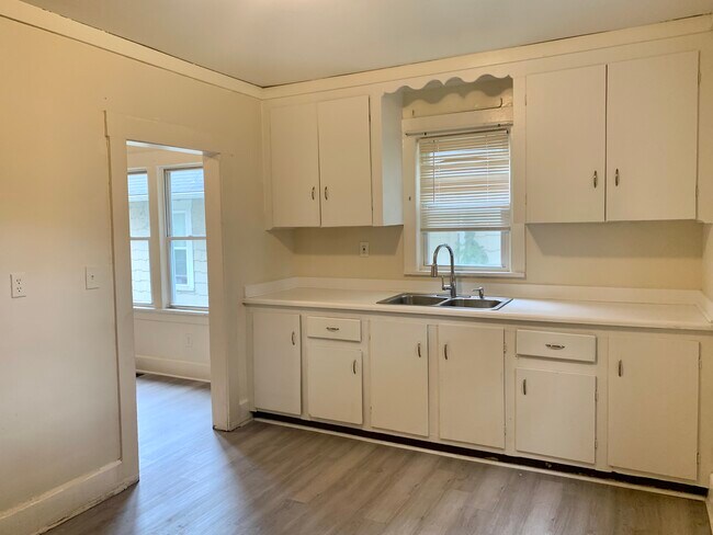 Foto del edificio - 1729 Edwards Ave NE