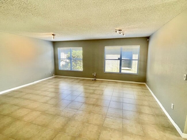 Building Photo - Sanford - 4 Bedroom, 2 Bathroom - $2,395.00