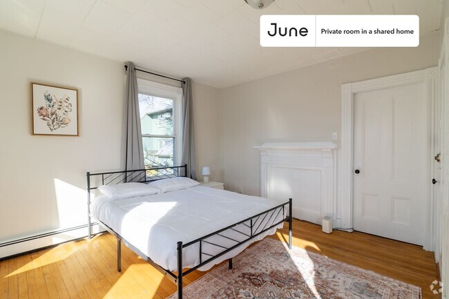 Building Photo - Private bedroom in 3 bed/1 bath Home